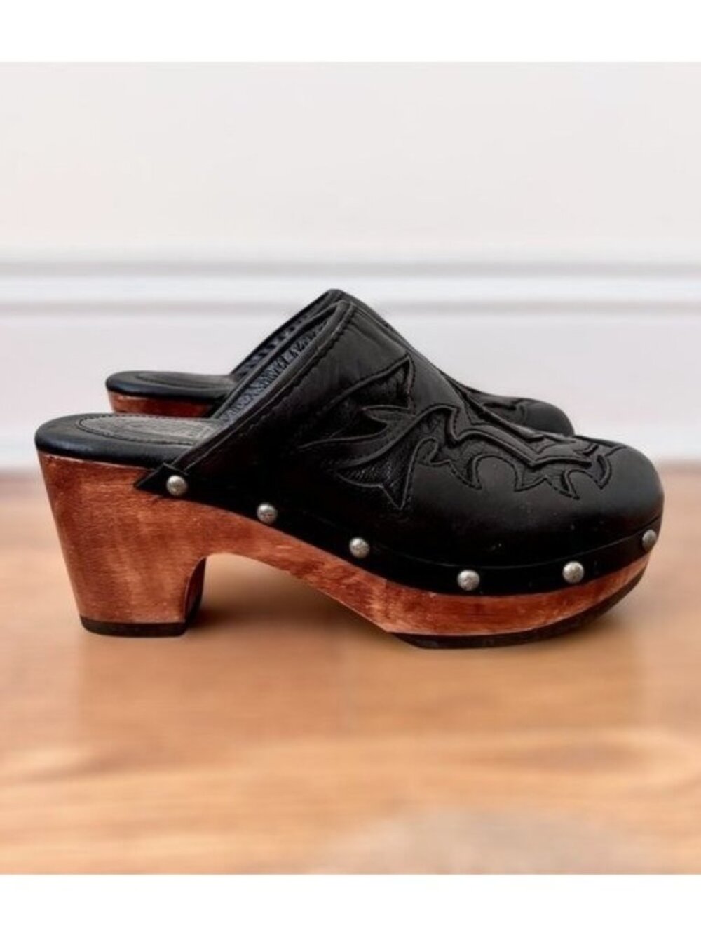 ARIAT MCMXCIII Black Leather Wood Clog Mules Size 6 - Picture 2 of 10